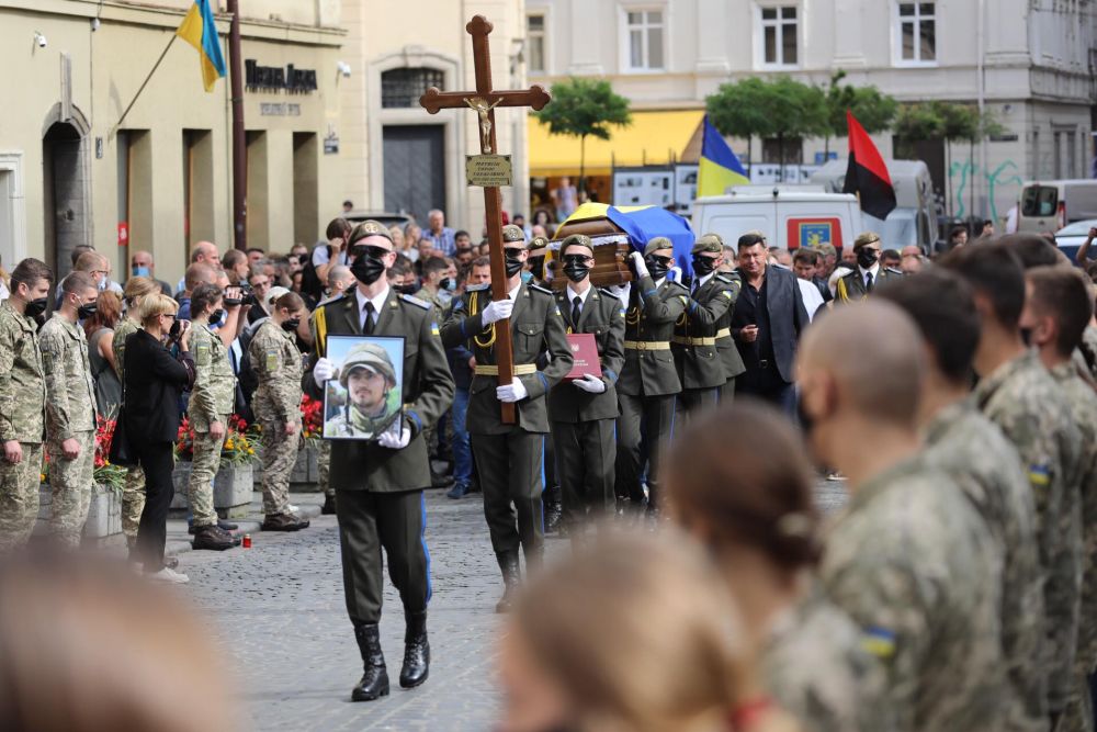 Во Львове простились с Героем Украины Тарасом Матвиевым: фото