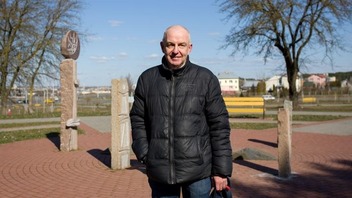 Белорусский врач Александр Лобан рассказал Апострофу, почему Лукашенко терпит поражение от коронавируса, но не признает его